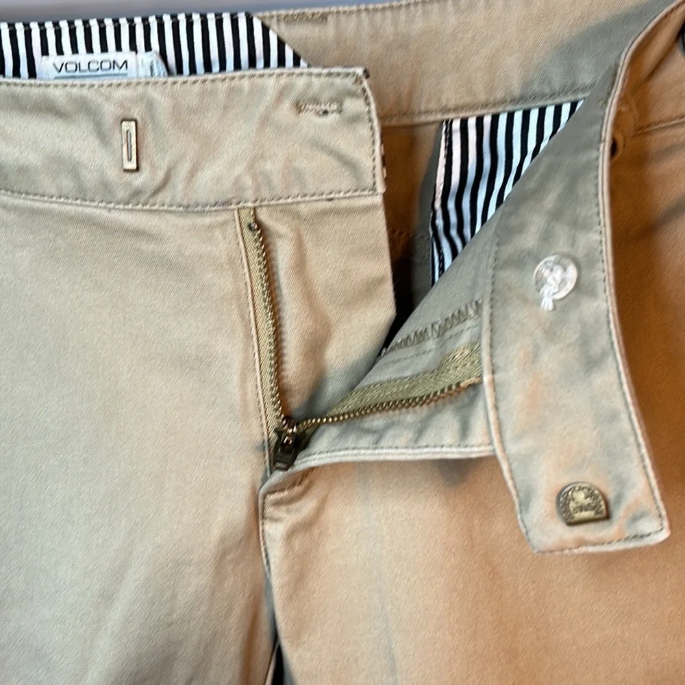 Volcom Shorts 3 - Picture 4 of 7